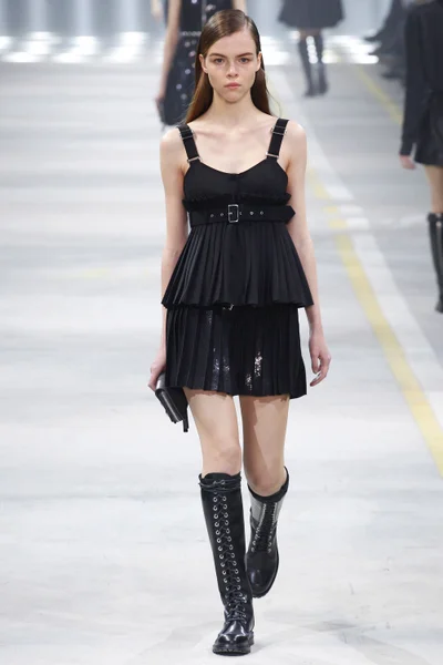 Look 32
